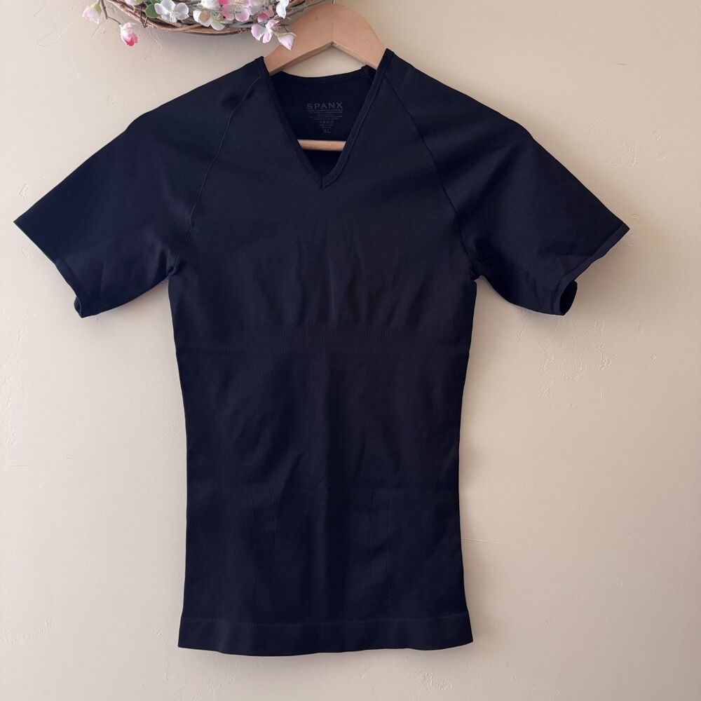 SPANX Zoned Performance Black V-Neck Men's Under Shirt size XL (46-48)